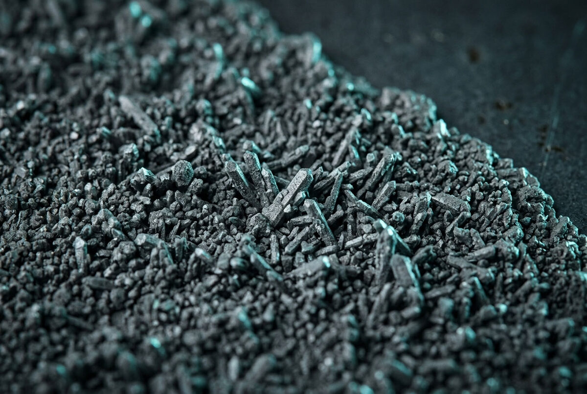 Lapisan zinc phosphate conversion coating pada permukaan baja